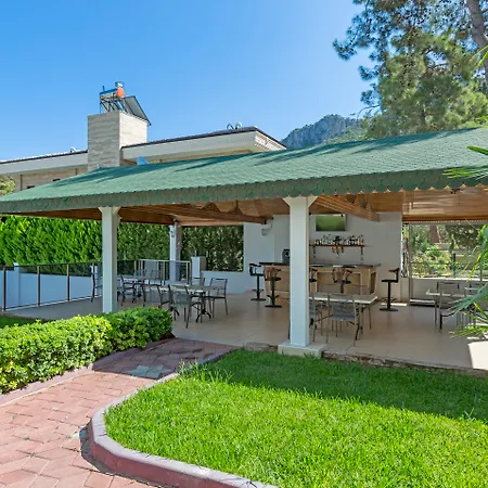 فندق Forest Park