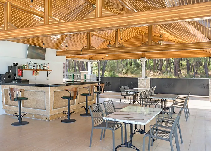 Forest Park מלון 3*