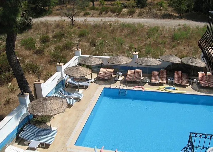 מלון Forest Park 3*