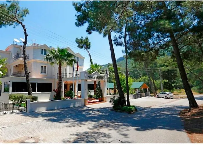 Forest Park מלון 3*