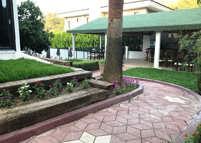 מלון Forest Park 3*