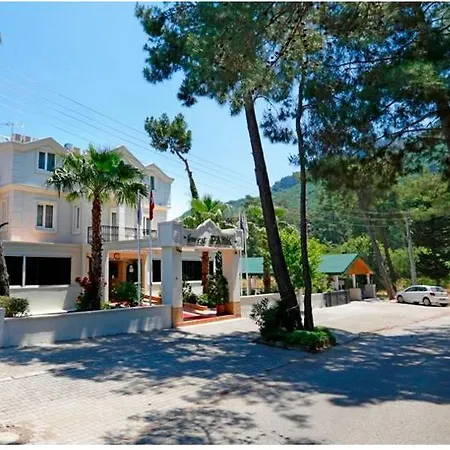 Forest Park Hotel 3*