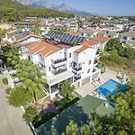 Hotel Forest Park 3*